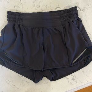 Lululemon women’s low rise lined short 2.5”